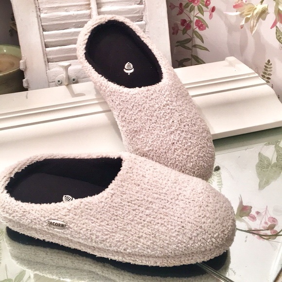 acorn ladies slippers